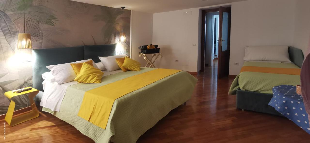 Two Rooms Chiaia 37 Naples Exterior photo
